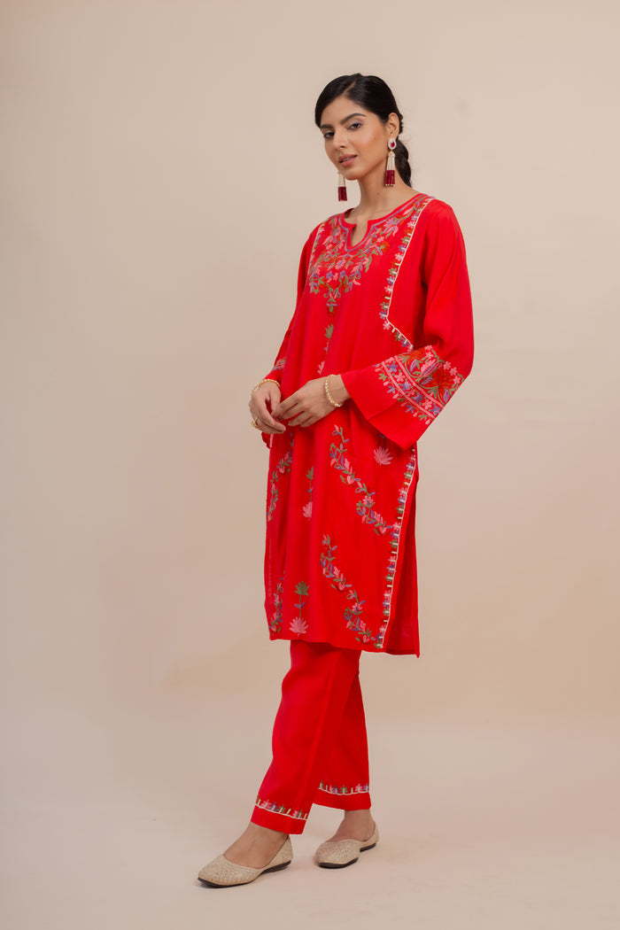 Gazelle in Falak Kashmiri Kurta Set In Muslin Red