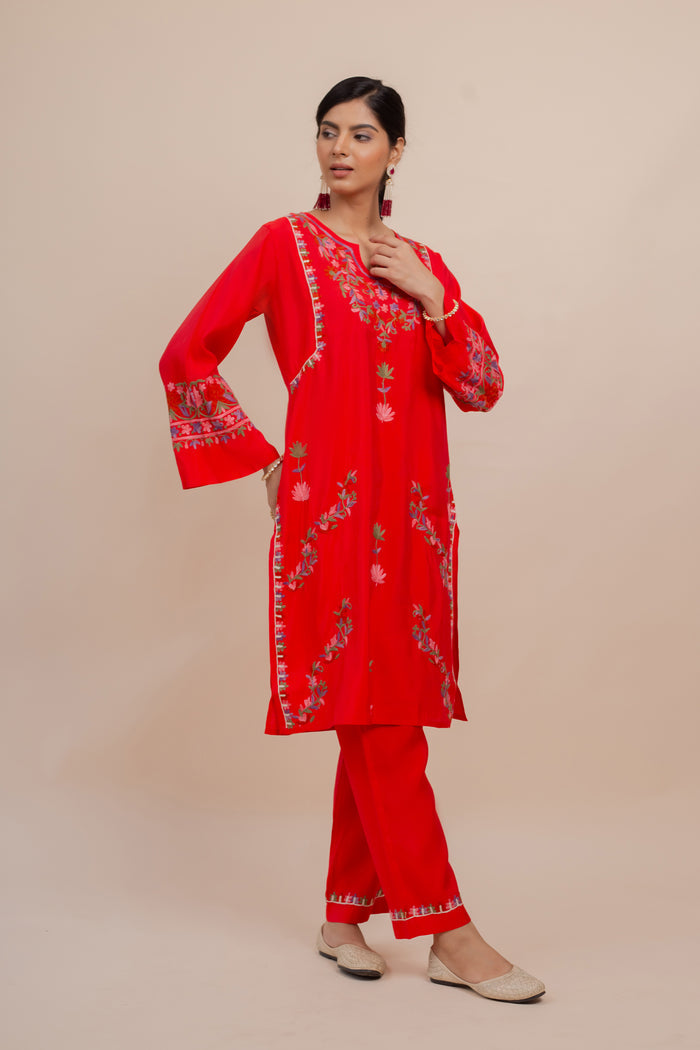 Gazelle in Falak Kashmiri Kurta Set In Muslin Red