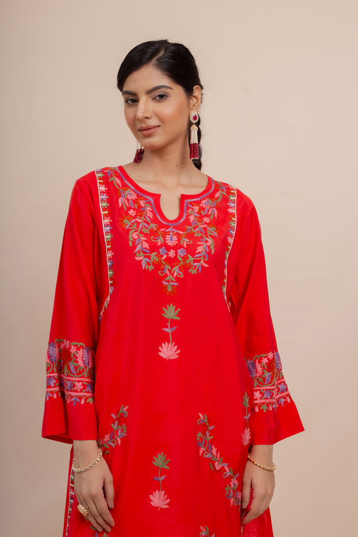 Gazelle in Falak Kashmiri Kurta Set In Muslin Red