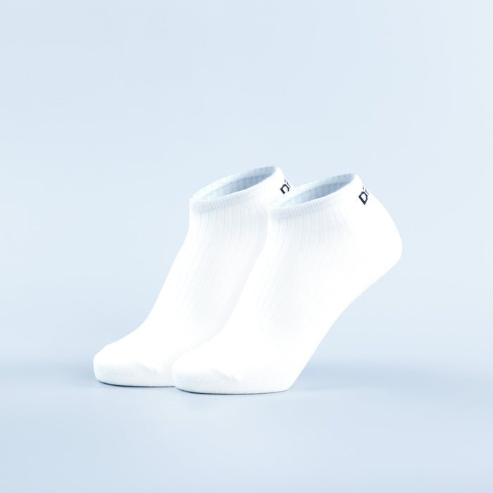 Luxe ankle socks, white, ribbed knit with elastic cuff