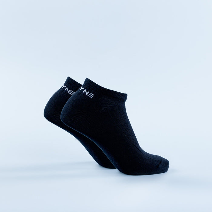 Navy ankle socks with ribbed knit and small cuff logo