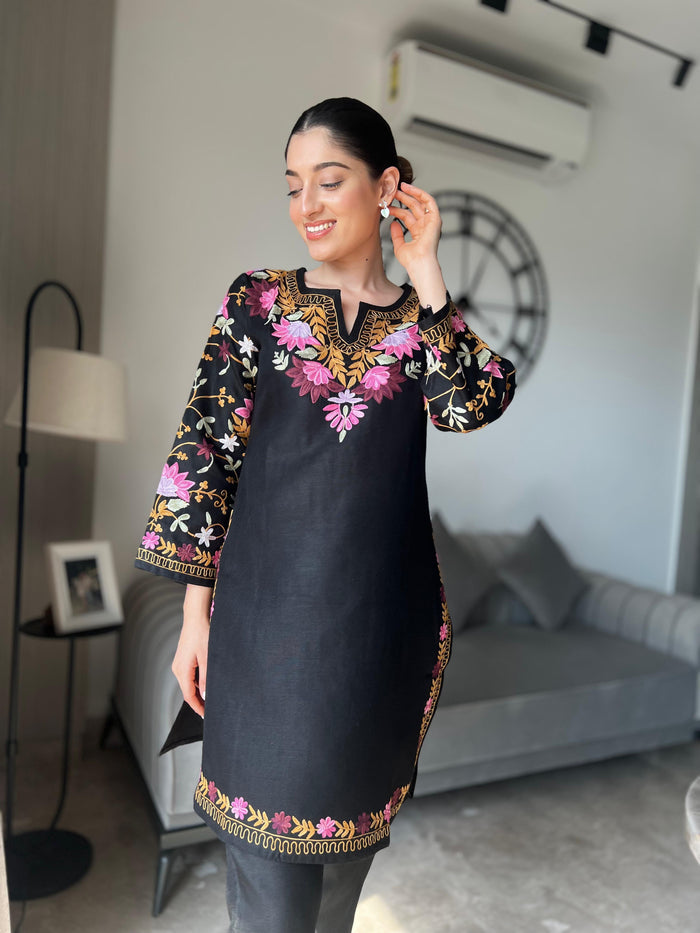 Mansi in Falak Kashmiri  Kurta Set - Black