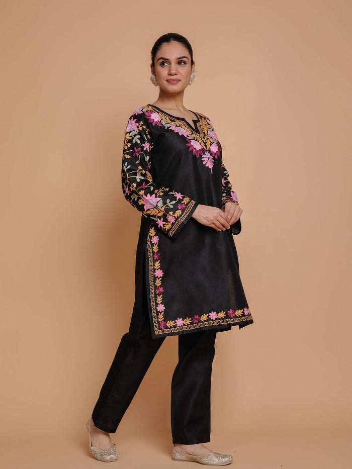 Mansi in Falak Kashmiri  Kurta Set - Black