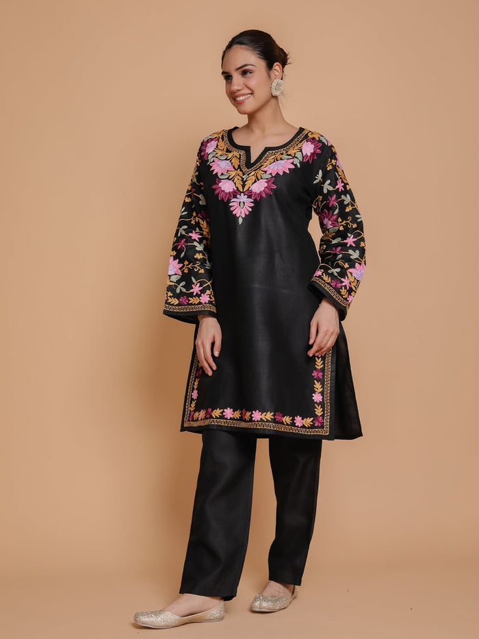 Mansi in Falak Kashmiri  Kurta Set - Black