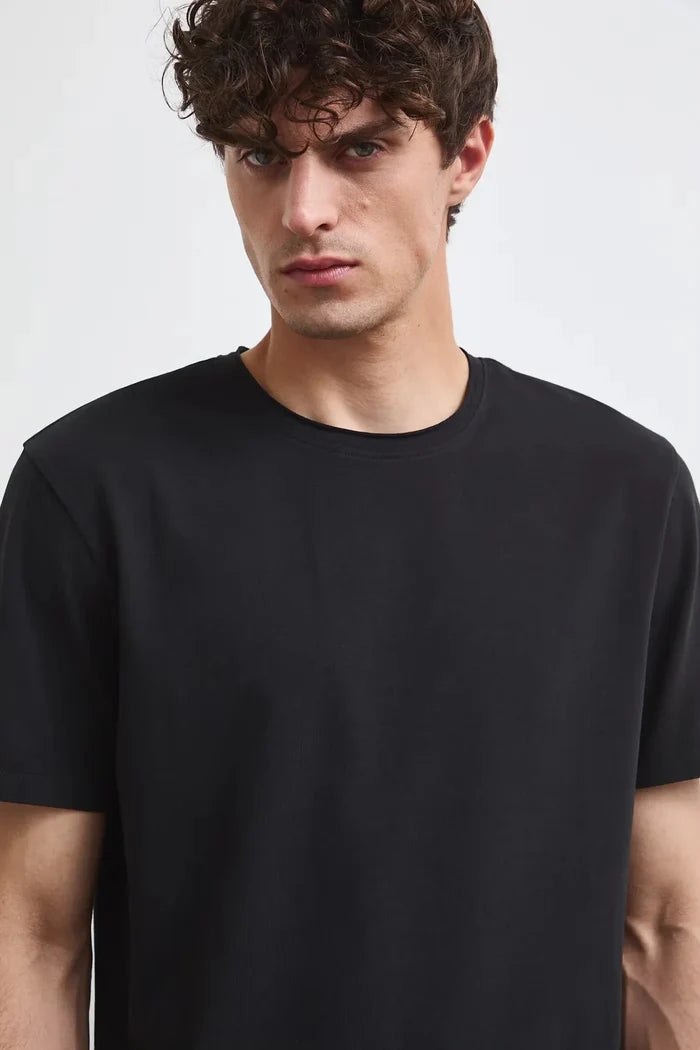 Черна мъжка базова тениска от памук с еластан Medicine Roberto Fashion Store T-shirt RW26-TSM013-99X-S S
