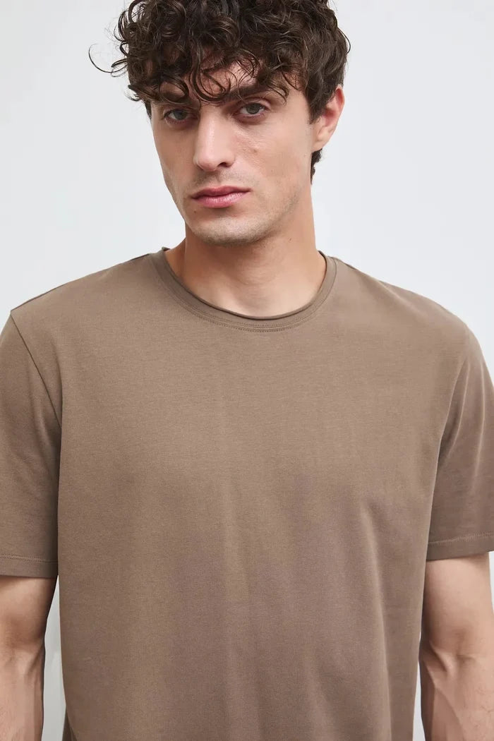 Кафява мъжка базова тениска от памук с еластан Medicine Roberto Fashion Store T-shirt RW26-TSM013-98X-S S