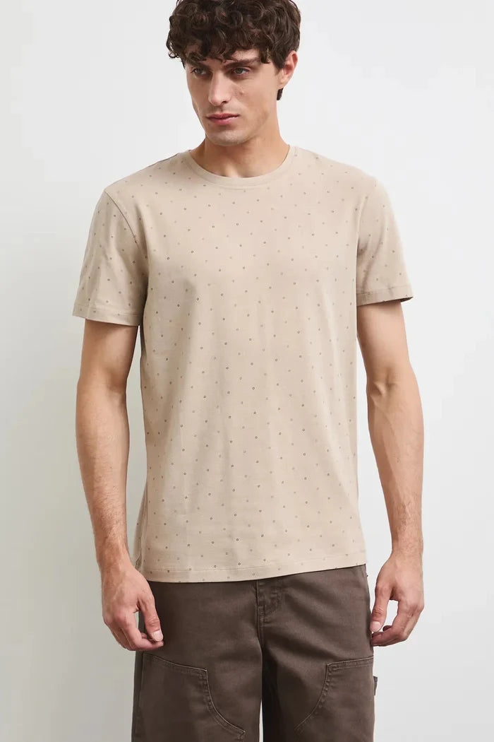 Бежова мъжка тениска слим кройка с дребен принт Medicine Roberto Fashion Store T-shirt RW26-TSM011-12A-S S