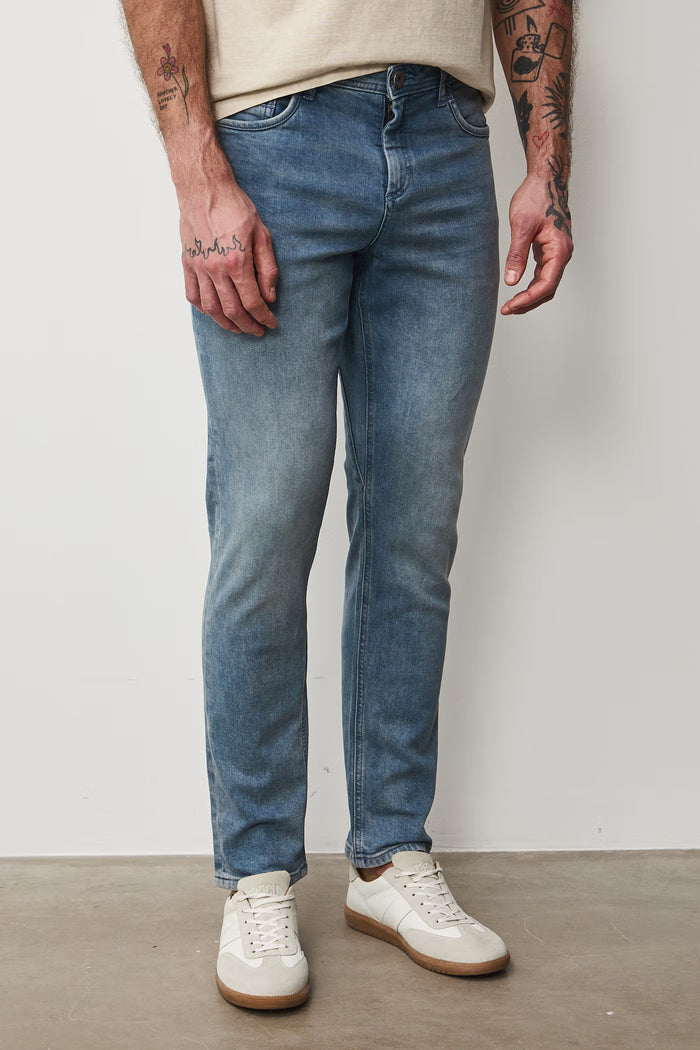 Мъжки дънки тип "Slim Fit" в измит син цвят Medicine Roberto Fashion Store Jeans
