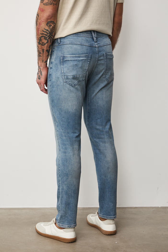 Мъжки дънки тип "Slim Fit" в измит син цвят Medicine Roberto Fashion Store Jeans
