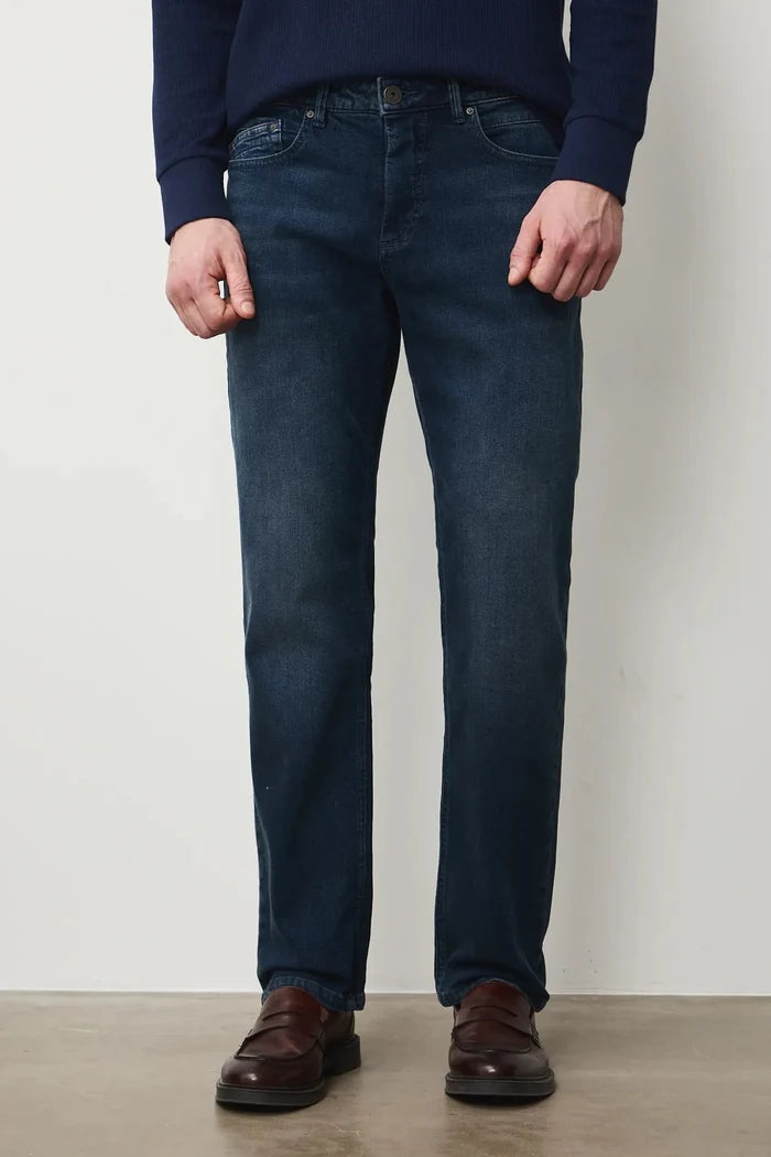 Мъжки дънки тип "Straight Fit" в класически тъмносин цвят Medicine Roberto Fashion Store Jeans RS26-SJM031-59J-31 31