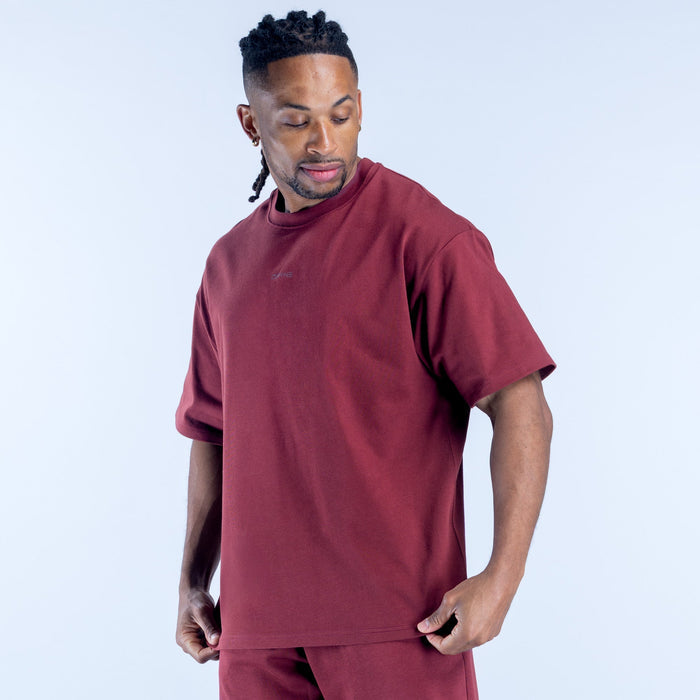 Maroon crewneck T-shirt with relaxed fit, short sleeves
