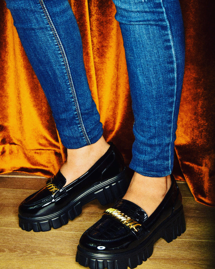 Wilddiva Queence Platform Loafer – Metallic Chain Detail