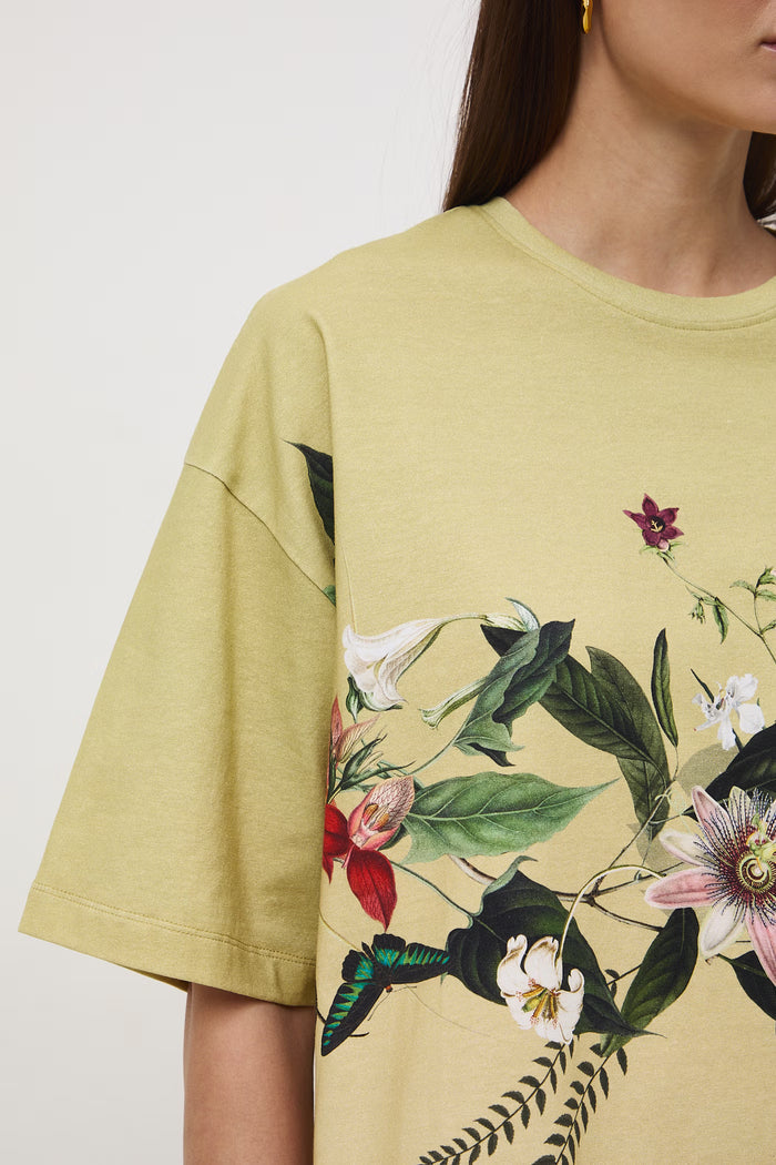 Women's light olive t-shirt with wide sleeves and "Siwa" floral print