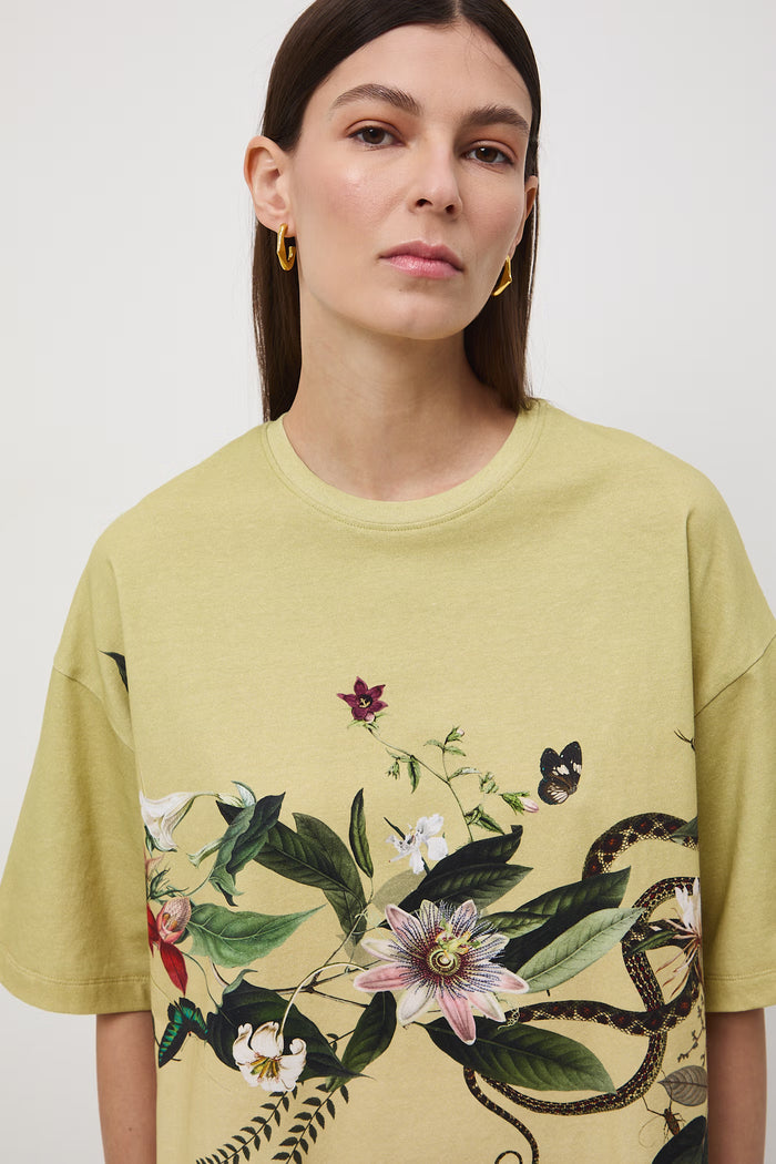 Women's light olive t-shirt with wide sleeves and "Siwa" floral print
