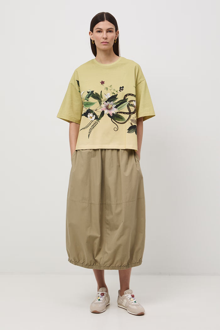 Women's light olive t-shirt with wide sleeves and "Siwa" floral print