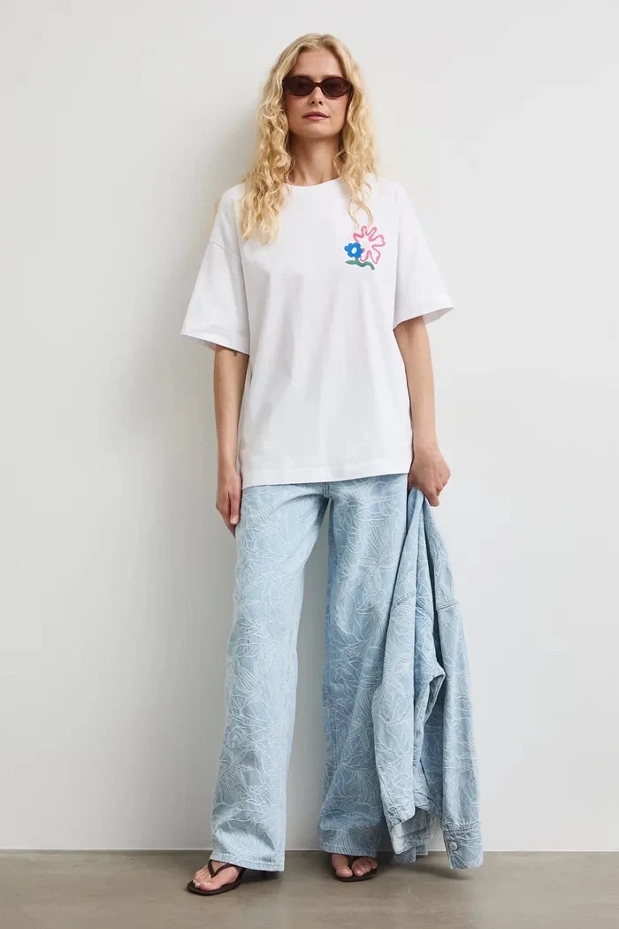 Бяла дамска овърсайз тениска с принт на гърба Medicine Roberto Fashion Store T-shirt RW26-TSD101-00X-XS XS