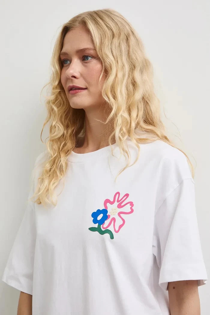 Бяла дамска овърсайз тениска с принт на гърба Medicine Roberto Fashion Store T-shirt RW26-TSD101-00X-XS XS